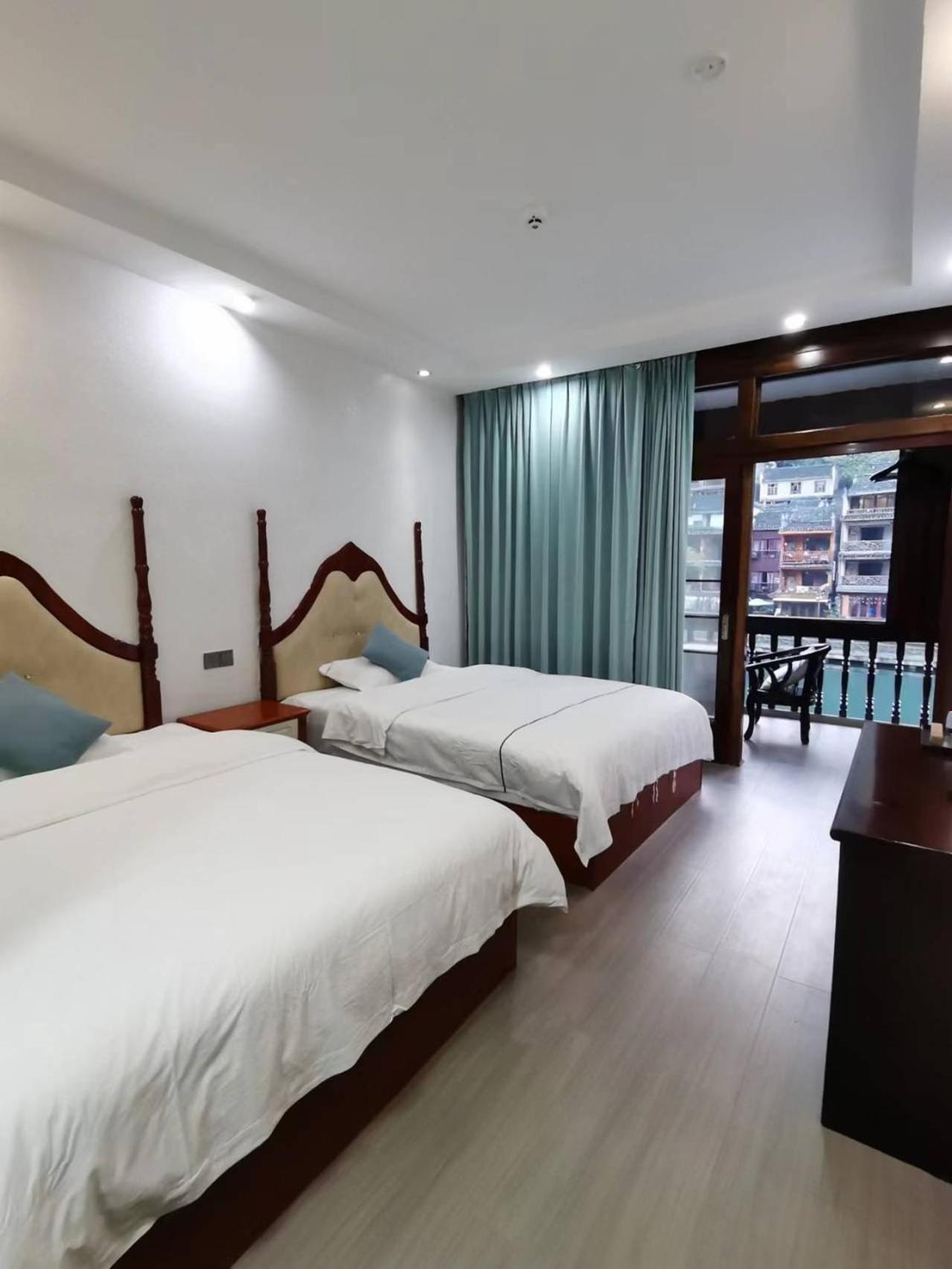 Fenghuang Ancient Town Lazy Cat Riverside Inn Εξωτερικό φωτογραφία