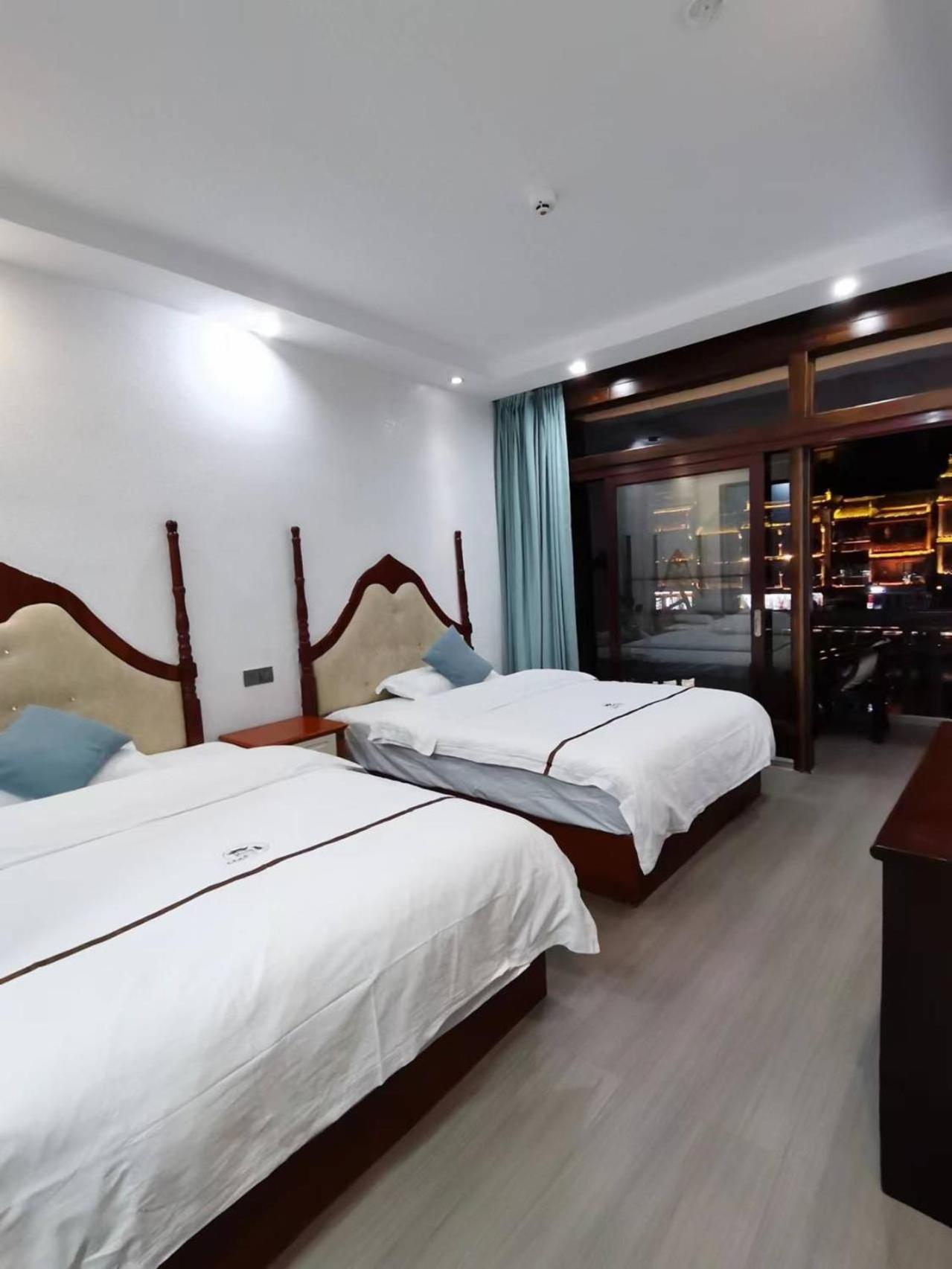 Fenghuang Ancient Town Lazy Cat Riverside Inn Εξωτερικό φωτογραφία
