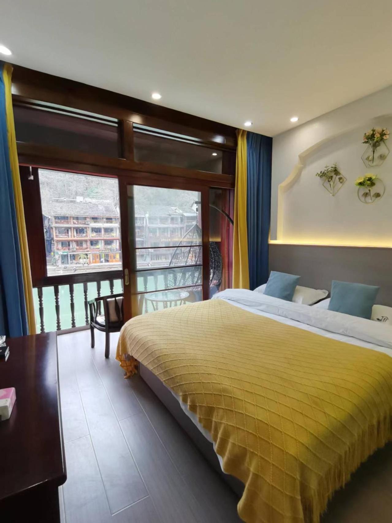 Fenghuang Ancient Town Lazy Cat Riverside Inn Εξωτερικό φωτογραφία
