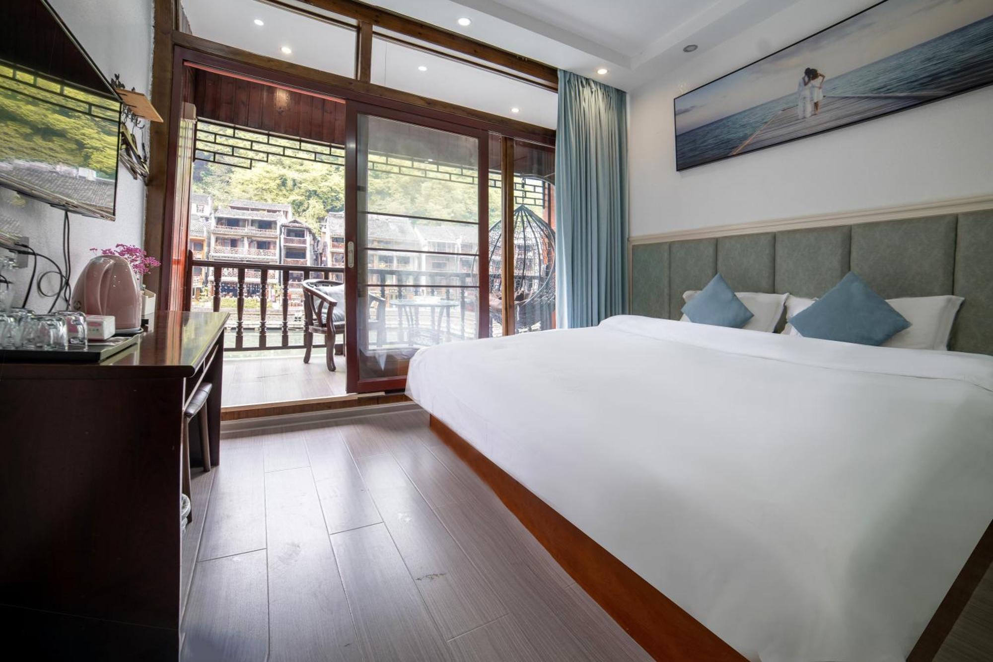Fenghuang Ancient Town Lazy Cat Riverside Inn Εξωτερικό φωτογραφία