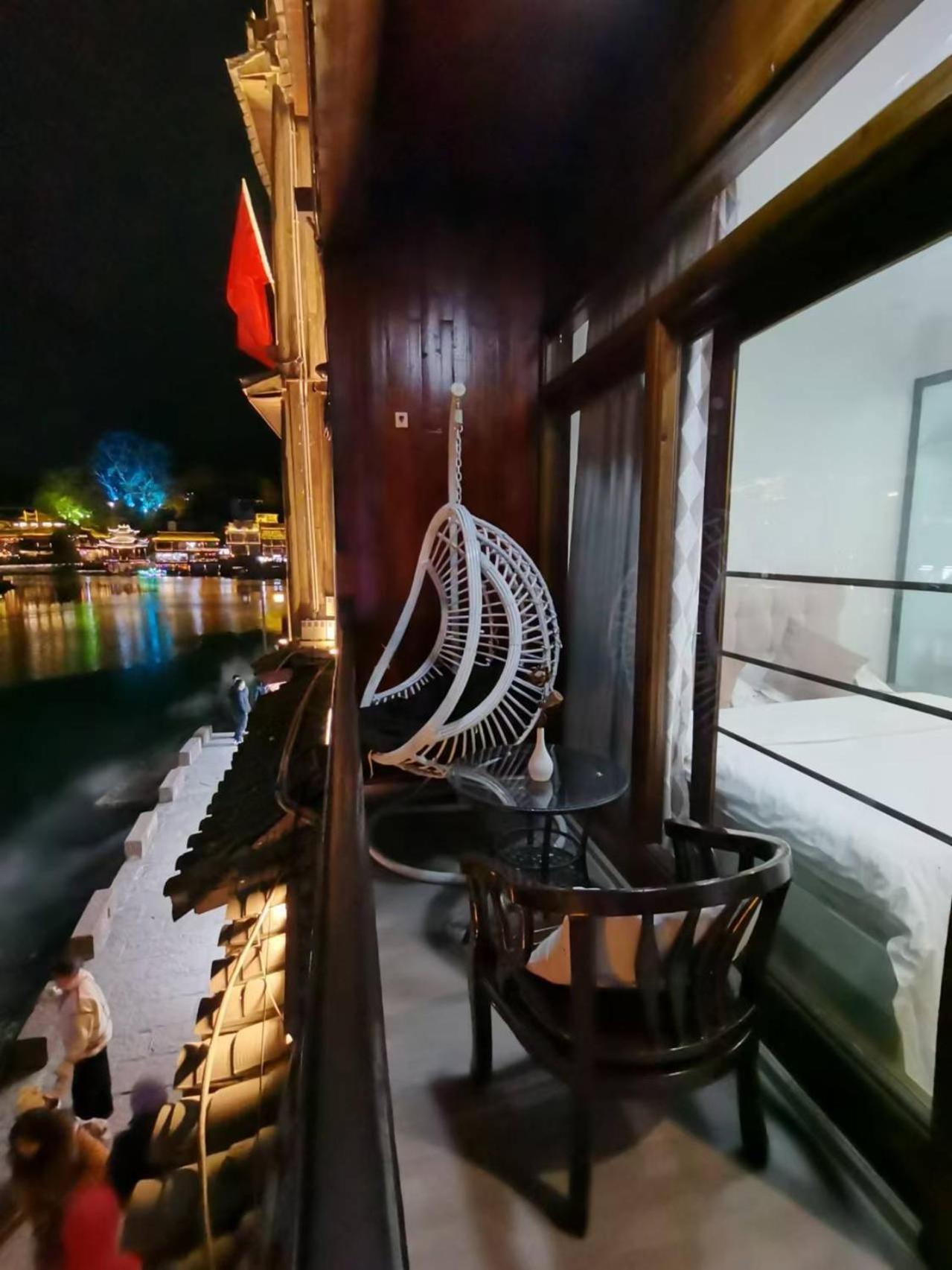 Fenghuang Ancient Town Lazy Cat Riverside Inn Εξωτερικό φωτογραφία