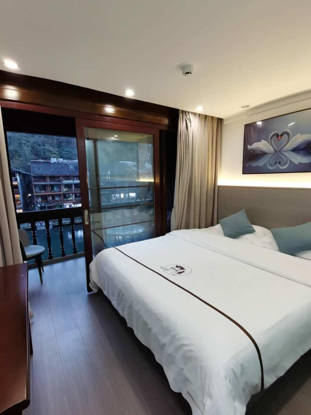 Fenghuang Ancient Town Lazy Cat Riverside Inn Εξωτερικό φωτογραφία