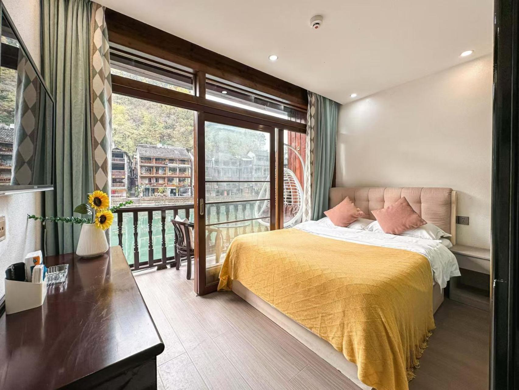 Fenghuang Ancient Town Lazy Cat Riverside Inn Εξωτερικό φωτογραφία