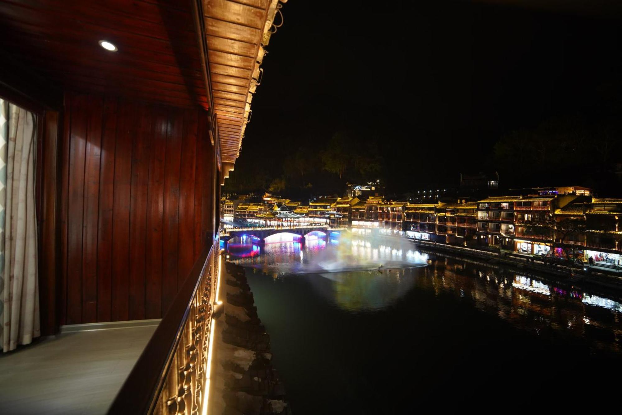 Fenghuang Ancient Town Lazy Cat Riverside Inn Εξωτερικό φωτογραφία